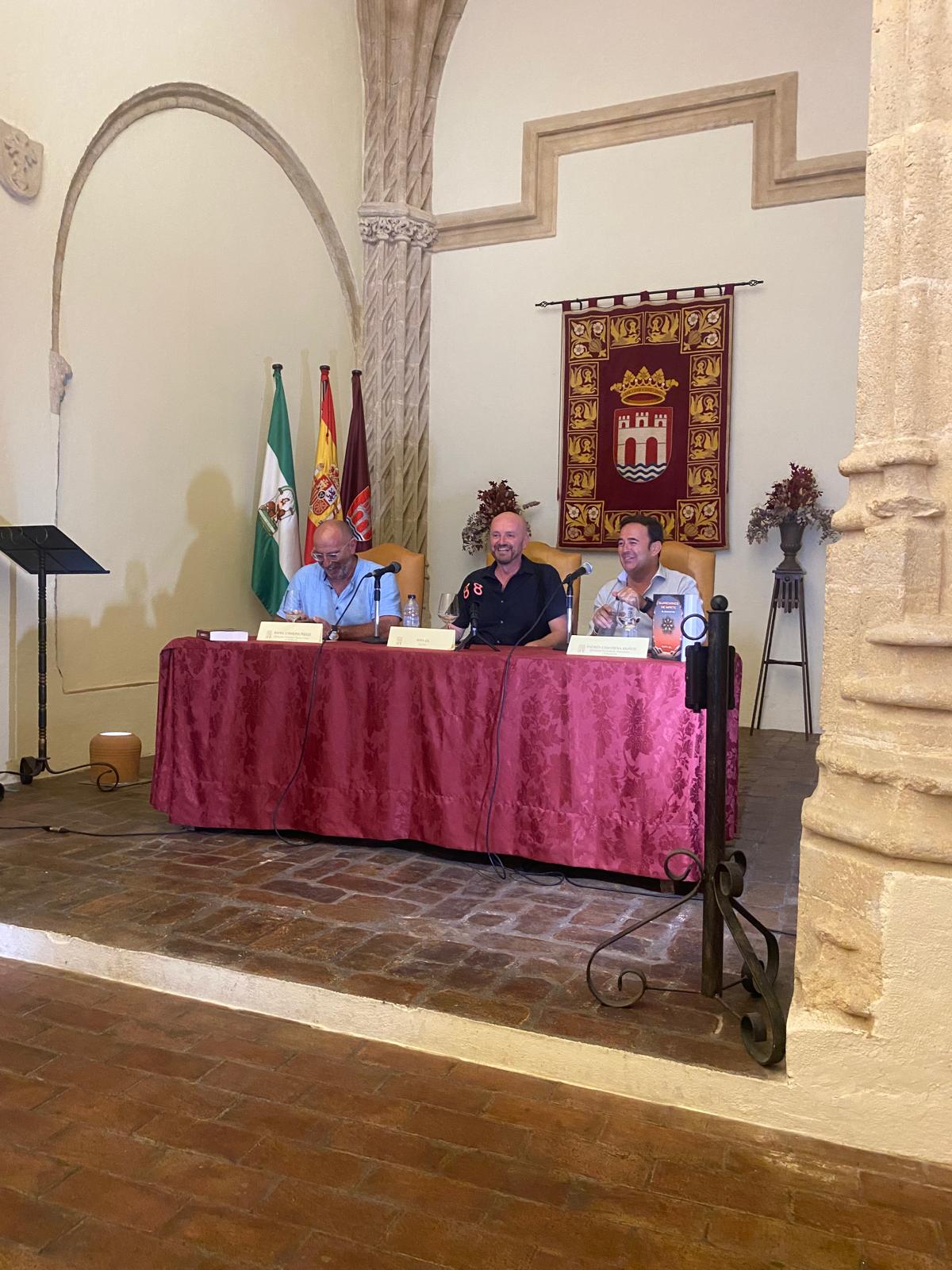 Mesa de la presentación de El Despertar en la Capilla de la Misericordia, con Rafael Carmona Priego, Rafa Gil y Andrés Camarena Muñoz.